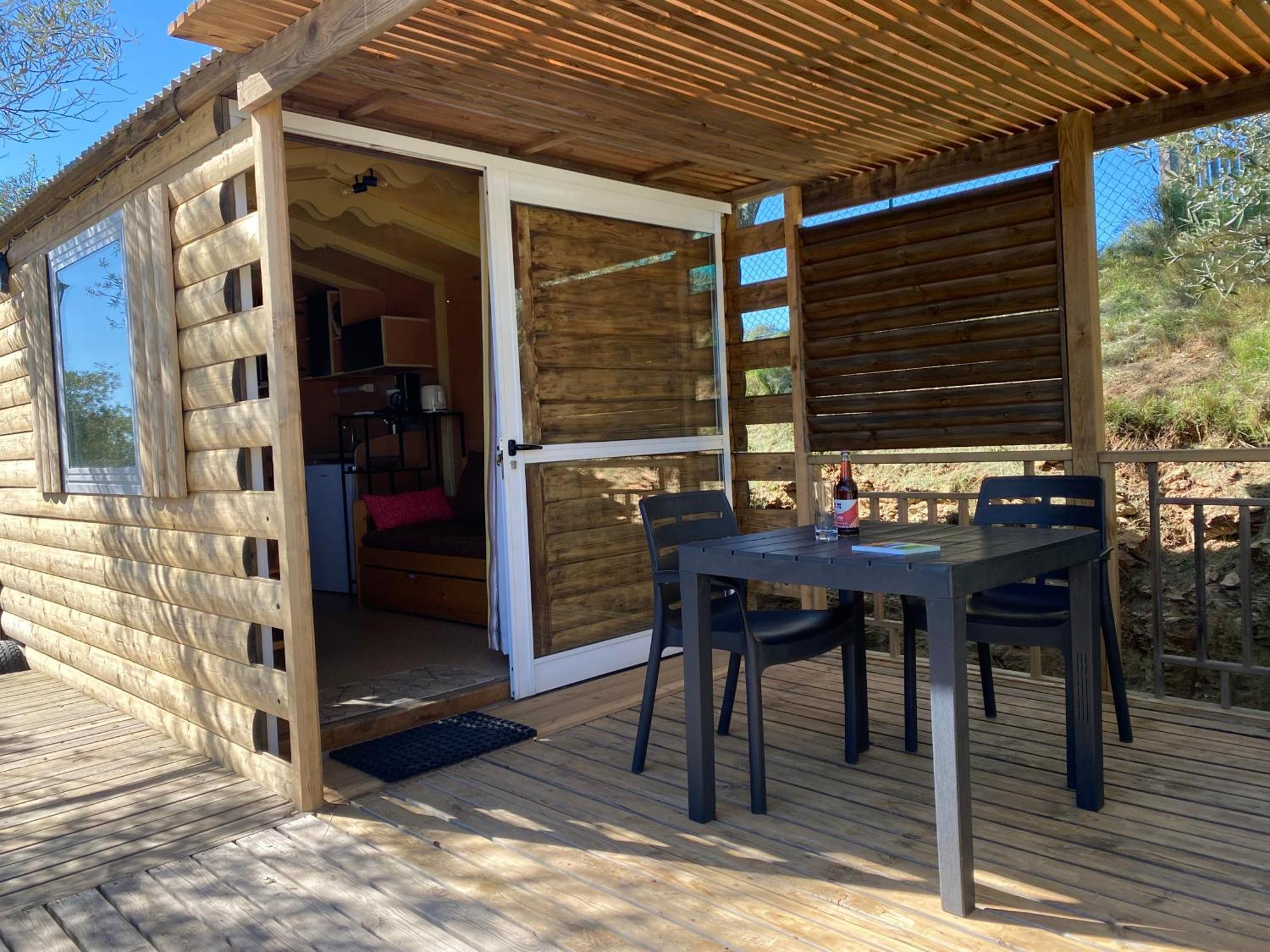 Camping Les Amandiers Castelnau-de-Guers Εξωτερικό φωτογραφία